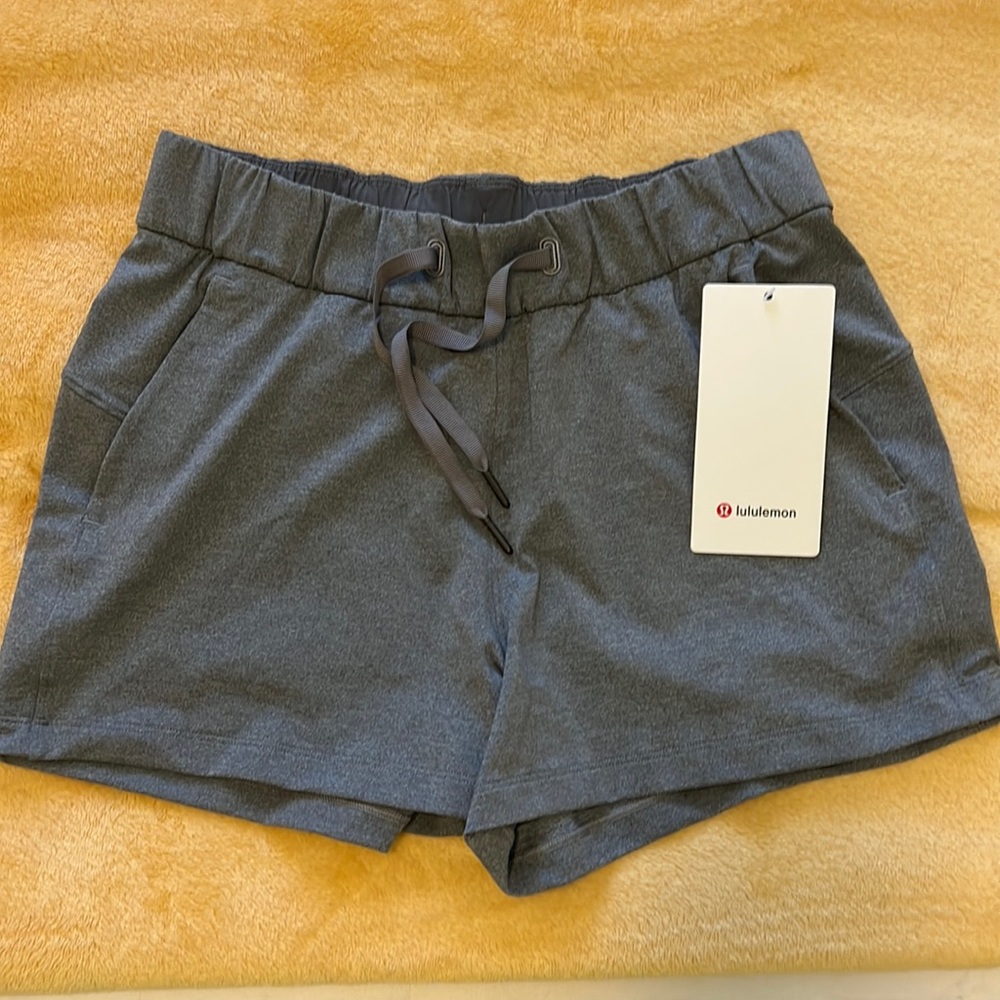 Lululemon On The Fly Short 2.5” Size 4 Gray